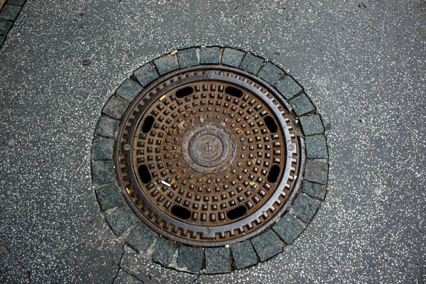 Sewer Manhole Urban Asphalt Road Closeup Photo — Stock Photo, Image