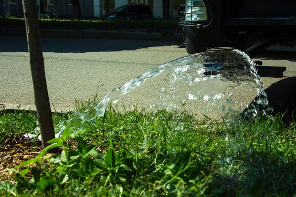 Truck Watering Lawn Pours Water Lawn Water Jets City Lawn — Stock Photo, Image