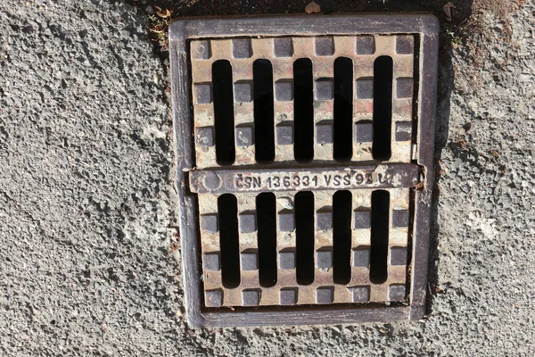 Sistema Drenaje Estructura Metálica Para Drenaje Agua Lluvia Primer Plano —  Fotos de Stock