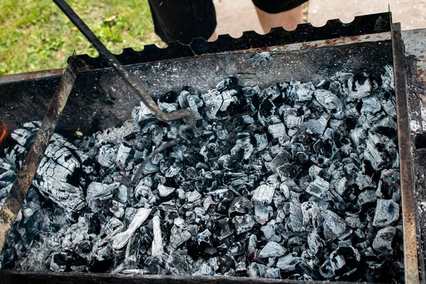 Kohlen Lagerfeuer Brennholz Auf Dem Grill Textur Feuer Glut Schwelbrand — Stockfoto