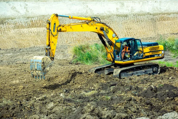 Dnepropetrovsk Ucrânia 2021 Escavadora Trabalha Canteiro Obras Terraplenagens Escavadeira Obras — Fotografia de Stock