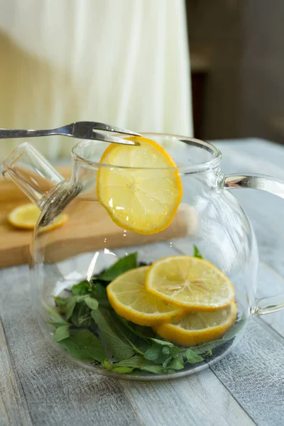 Woman Adds Sliced Lemon Teapot Mint Tea Process Making Tea — Stock Photo, Image