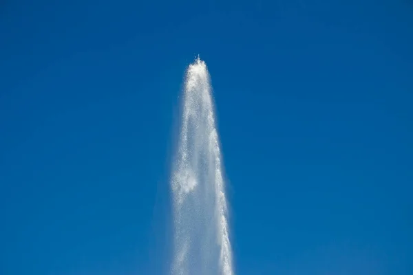 Fountain Jet Background Sky Jet Water Sprayed Pressure Fountain Blue — Stock Photo, Image