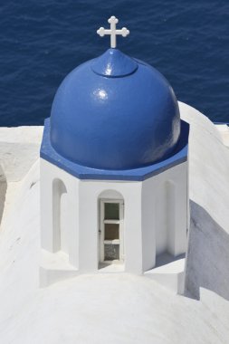 Imerovigli geleneksel mavi ve beyaz chapel