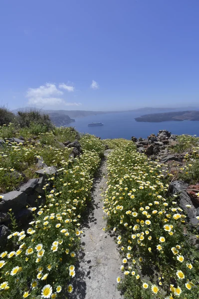 Caminar alrededor de la roca en Imerovigli, Santorini — Foto de Stock