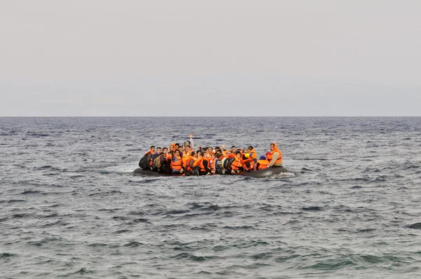 mülteci göçmenler, Lesvos şişme bot teknelerde geldi