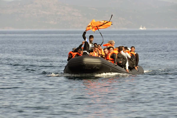 mülteci göçmenler, Lesvos şişme bot teknelerde geldi