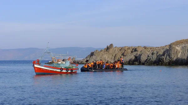 mülteci göçmenler, Lesvos şişme bot teknelerde geldi