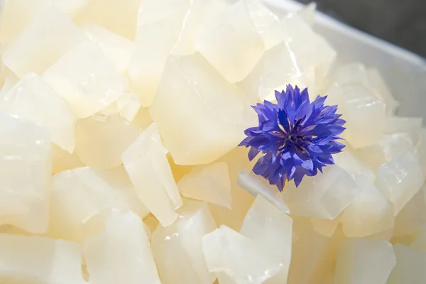 Jabón hecho a mano con flores — Foto de Stock