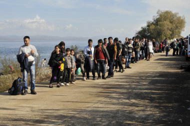mülteci göçmenler, Lesvos şişme bot teknelerde geldi
