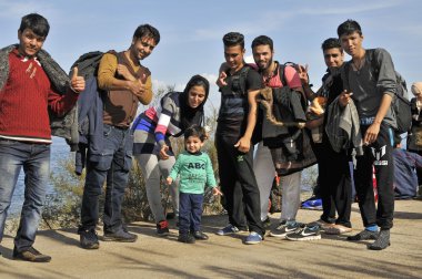 mülteci göçmenler, Lesvos şişme bot teknelerde geldi