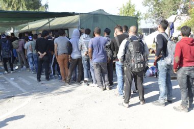 mülteci göçmenler, Lesvos şişme bot teknelerde geldi