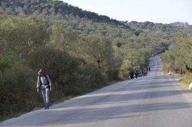 mülteci göçmenler, Lesvos şişme bot teknelerde geldi