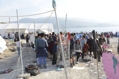 mülteci göçmenler, Lesvos şişme bot teknelerde geldi