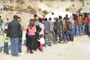 mülteci göçmenler, Lesvos şişme bot teknelerde geldi