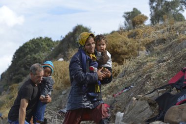mülteci göçmenler, Lesvos şişme bot teknelerde geldi