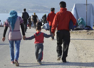 mülteci göçmenler, Lesvos şişme bot teknelerde geldi