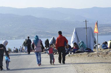 mülteci göçmenler, Lesvos şişme bot teknelerde geldi