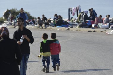 mülteci göçmenler, Lesvos şişme bot teknelerde geldi