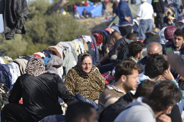 mülteci göçmenler, Lesvos şişme bot teknelerde geldi