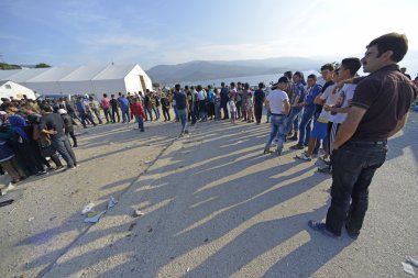 mülteci göçmenler, Lesvos şişme bot teknelerde geldi
