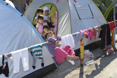 mülteci göçmenler, Lesvos şişme bot teknelerde geldi