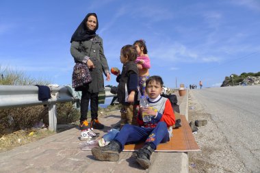 mülteci göçmenler, Lesvos şişme bot teknelerde geldi