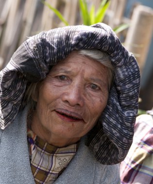 kasabada insanlar Flores Endonezya