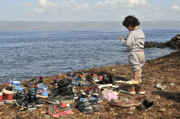 mülteci göçmenler, Lesvos şişme bot teknelerde geldi