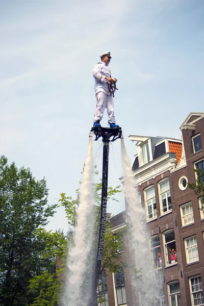 Deelnemers aan het jaarlijkse evenement voor de bescherming van de mensenrechten en de burgerlijke gelijkheid, Gaypride 2015 — Stockfoto