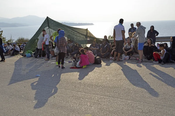 Migrantes refugiados, chegou em Lesvos em barcos de bote infláveis — Fotografia de Stock