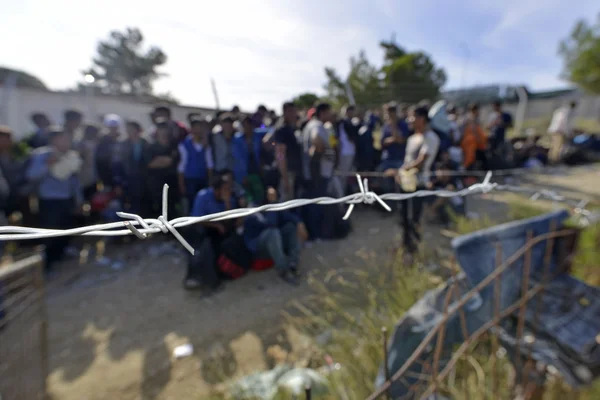 Refugee migrants, arrived on Lesvos in inflatable dinghy boats — Stock Photo, Image