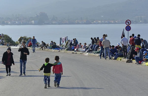 mülteci göçmenler, Lesvos şişme bot teknelerde geldi