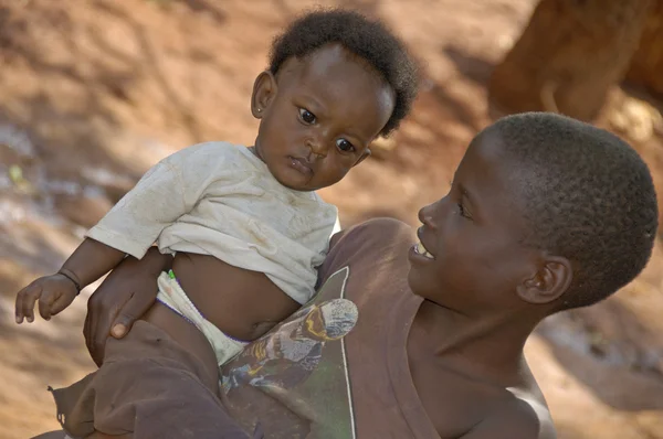 正体不明の子供たちは、ウガンダのアフリカ — ストック写真