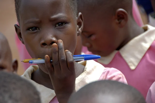 Unidentified children in township school near Kampala. — Stock Photo, Image
