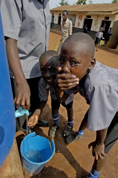 Unidentified children in township school near Kampala. — Stock Photo, Image