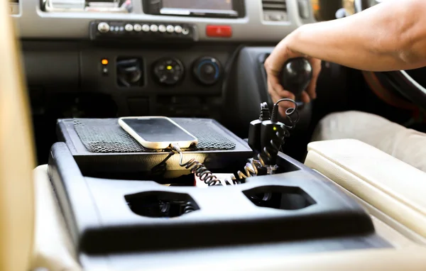 Adaptador conversor carregador plugue telefone em um ca — Fotografia de Stock