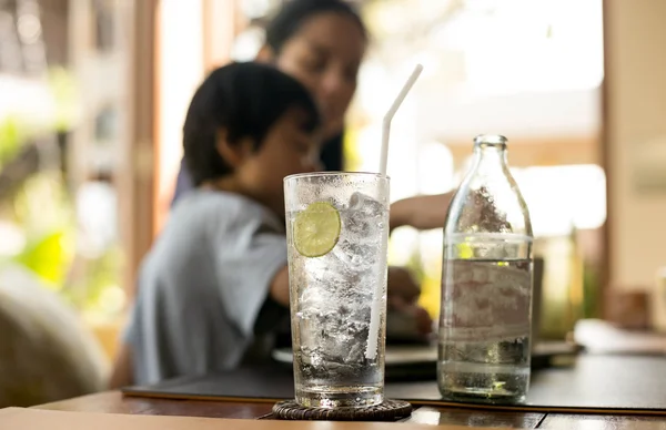 İçme suyu limon ve kadın sağlıklı beslenme 