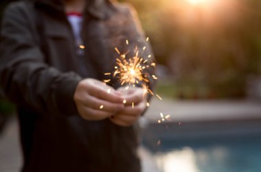 Kadın el holding maytap 