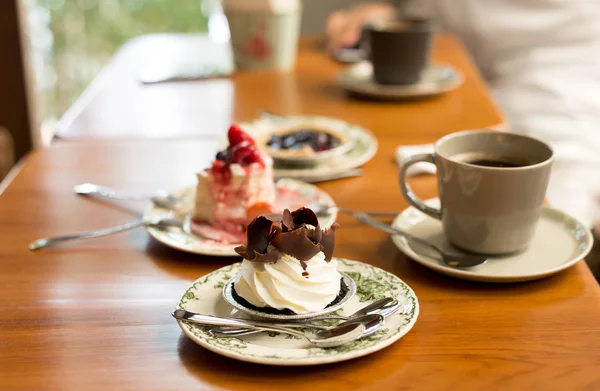 選択したフォーカス バナフィー ケーキとコーヒー — ストック写真
