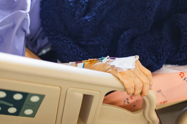 Old Woman Patients Hand Have Blood Transfusion Hospital — Stock Photo, Image