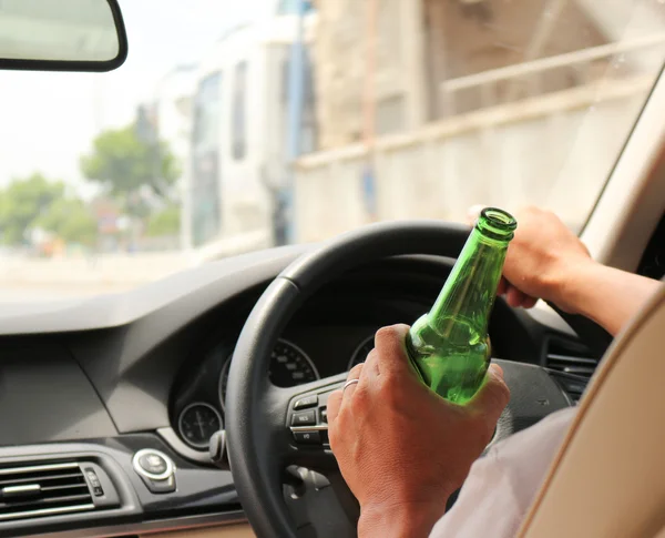 Bebida e condução — Fotografia de Stock