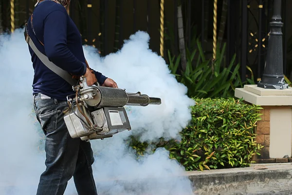 Fogging pour prévenir la dengue — Photo