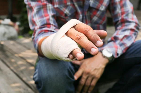 Splint gebroken bot hand Injured — Stockfoto