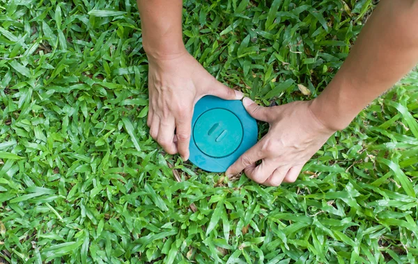 Pet control puttine Termite bait system in to the ground — Stock Photo, Image