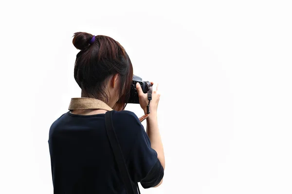 Mulher tirando uma foto com câmera dslr — Fotografia de Stock
