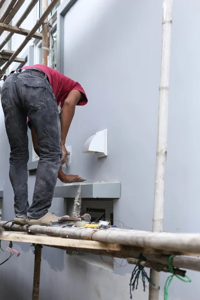 Unidentified builder making construction for ventilation — Stock Photo, Image