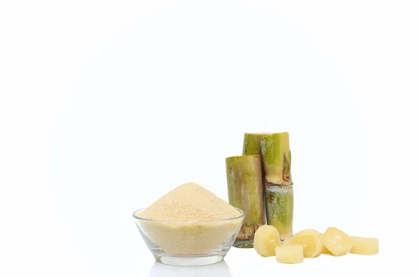 Azúcar moreno en tazón y tocón de caña de azúcar — Foto de Stock