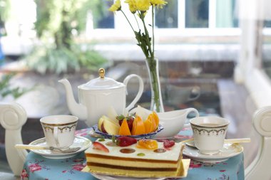 Homebakery pasta ve İngilizce çay ile taze meyve