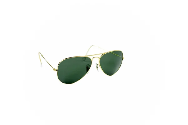 Okulary przeciwsłoneczne zielony kolor soczewki na białym tle — Zdjęcie stockowe